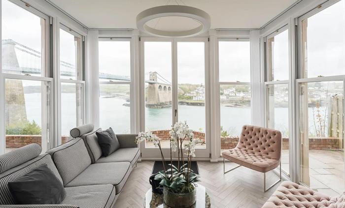 Telford House – Holiday Home with Coastal Views